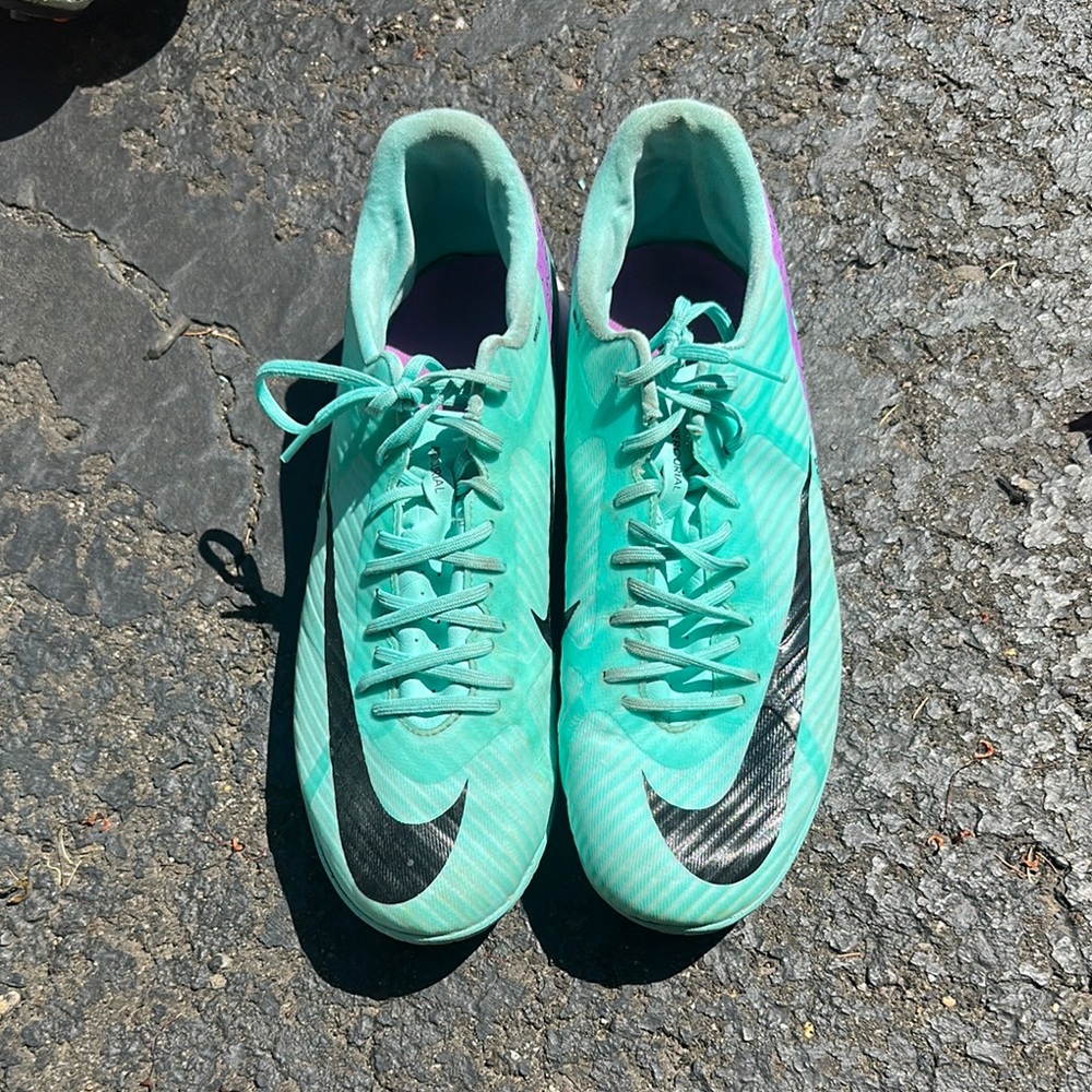 Nike Athletic Shoes in Teal and Black